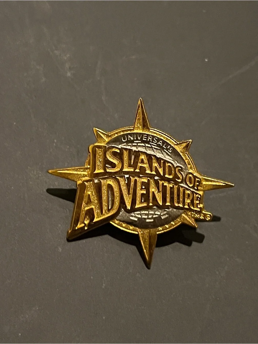 2002 Universal Gold Islands of Adventure Logo Pin